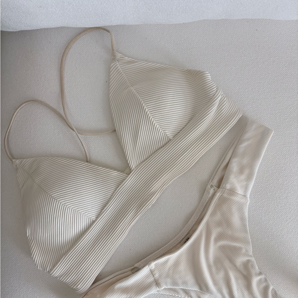 Ribbed White Bikini Set - Picture 2 of 4